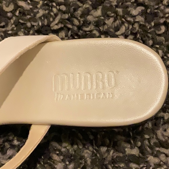 💰🚨CLEARANCE 🚨💰 White heeled slide on sandals - Picture 5 of 6